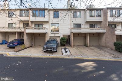9749 Lake Shore Drive - Photo 1