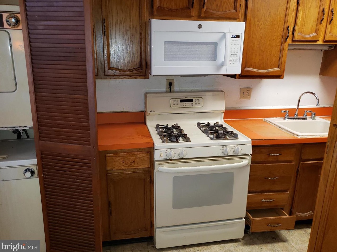 2107 Walsh View Ter, Silver Spring MD 20902-5224 exterior