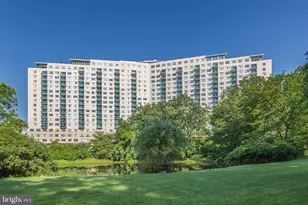 10401 Grosvenor Pl, Rockville, MD 20852 - Photo 1