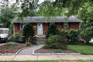 4812 Creek Shore Dr, North Bethesda, MD 20852 - Photo 1