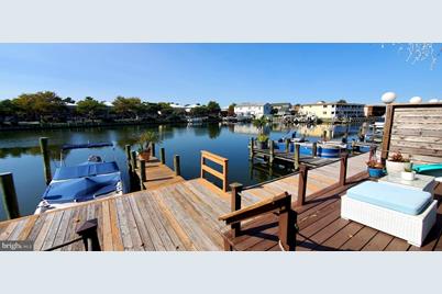 111 Newport Bay Drive #C02 - Photo 1