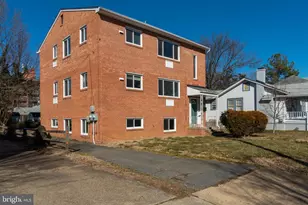 825 19th St S, Arlington, VA 22202 - Photo 1
