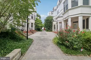 2076 N Oakland St, Arlington, VA 22207 - Photo 1