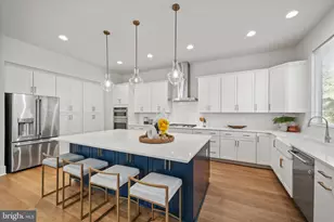 2727 N George Mason Dr, Arlington, VA 22207 - Photo 1
