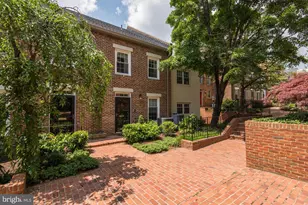 1168 N Pitt St, Alexandria, VA 22314 - Photo 1