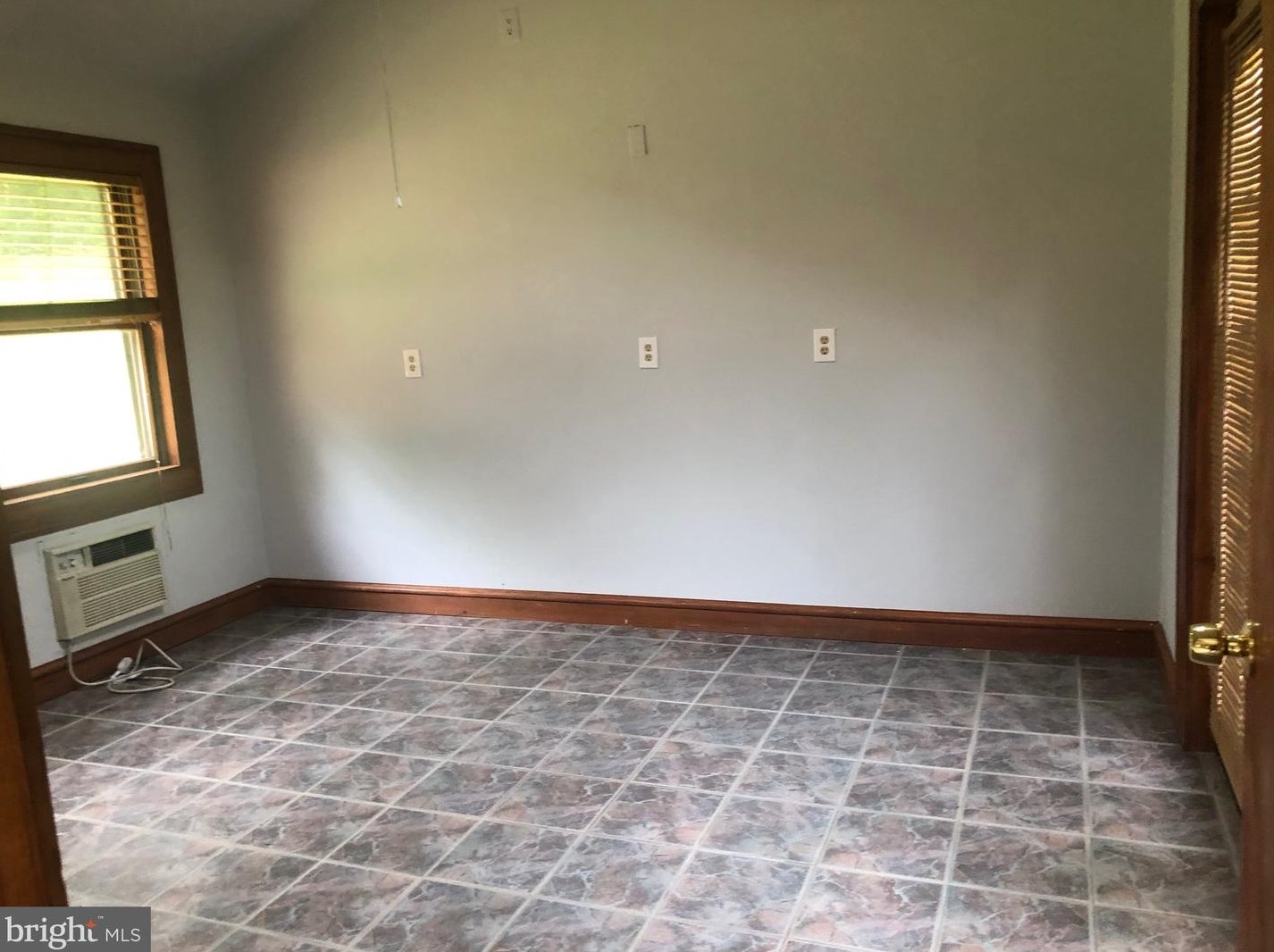 16495 Pine Springs Ln, Viewtown, VA 20106