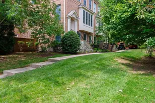 10605 Yorktown Dr, Fairfax, VA 22030 - Photo 1