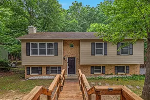 237 Lakeview Dr, Cross Junction, VA 22625 - Photo 1