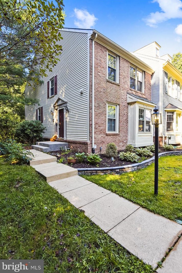 8701 Stone Hill Pl, Springfield, VA 22153