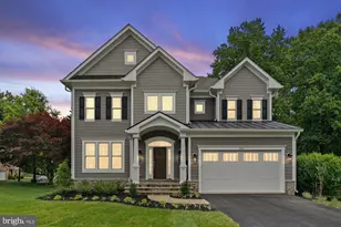 389 Holmes Dr NW, Vienna, VA 22180 - Photo 1