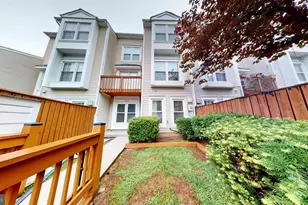 6008 Chestnut Hollow Ct, Centreville, VA 20121 - Photo 1