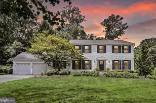 810 Hickory Vale Ln, Great Falls, VA 22066 - Photo 1