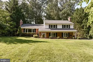 9205 Hamilton Dr, Fairfax, VA 22031 - Photo 1