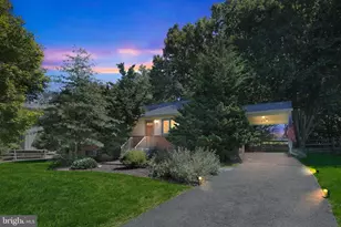 431 Creek Crossing Rd NE, Vienna, VA 22180 - Photo 1