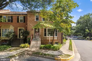 2867 Sutton Oaks Ln, Vienna, VA 22181 - Photo 1