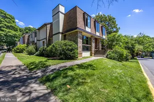 6023 Forrest Hollow Ln, Springfield, VA 22152 - Photo 1