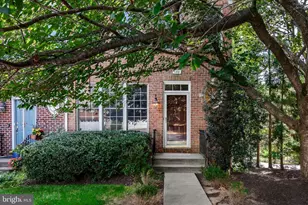 138 Shepherdson Ln NE, Vienna, VA 22180 - Photo 1