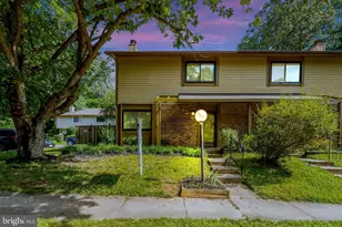 10676 Myrtle Oak Ct, Burke, VA 22015 - Photo 1