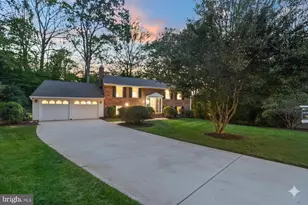 8929 Cheltonham Pl, Annandale, VA 22003 - Photo 1