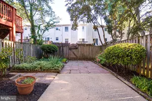 3028 White Birch Ct, Fairfax, VA 22031 - Photo 1