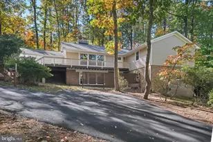 6829 Cherry Ln, Annandale, VA 22003 - Photo 1