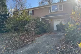 7019 Hadlow Dr, Springfield, VA 22152 - Photo 1