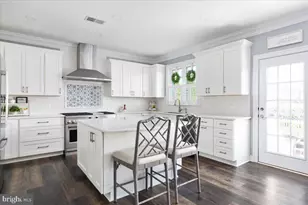 25539 Taylor Cres Dr, Chantilly, VA 20152 - Photo 1