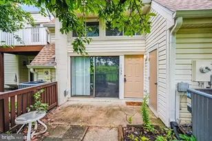 1059 Warwick Ct, Sterling, VA 20164 - Photo 1