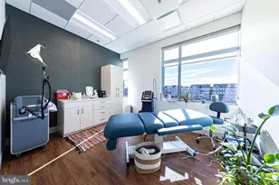 24560 Southpoint Dr, Aldie, VA 20105 - Photo 1