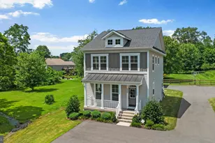 625 E G St, Purcellville, VA 20132 - Photo 1