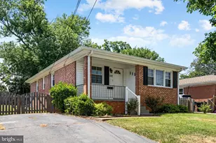 211 Catoctin Cir NE, Leesburg, VA 20176 - Photo 1