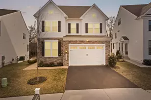 43613 Casters Pond Ct, Chantilly, VA 20152 - Photo 1