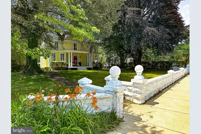 19 E Loudoun Street, Round Hill, VA 20141 - Photo 1