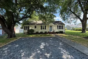 36 Roseneath Ave, Kilmarnock, VA 22482 - Photo 1