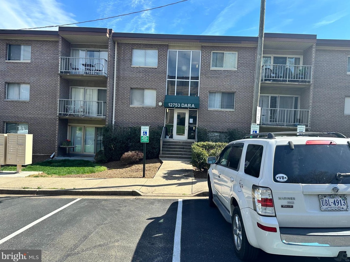 12753 Dara Dr #202, Woodbridge, VA 22192