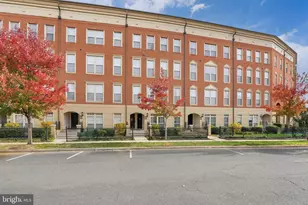 8013 Crescent Park Dr, Gainesville, VA 20155 - Photo 1