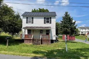 604 W King St, Strasburg, VA 22657 - Photo 1