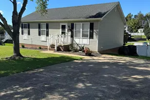 425 E Fairchild Dr, Strasburg, VA 22657 - Photo 1