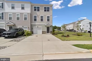 400 Honeyberry Ln, Fredericksburg, VA 22405 - Photo 1