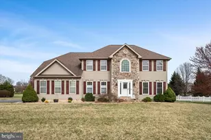 28 Hargrove Cir, Martinsburg, WV 25403 - Photo 1