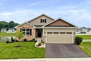 186 Shorefront Dr, Martinsburg, WV 25403 - Photo 1