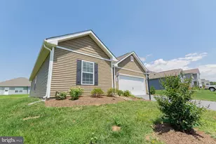 72 Cassatt Ln, Martinsburg, WV 25401 - Photo 1
