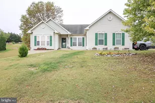 139 Pinnacle Dr, Bunker Hill, WV 25413 - Photo 1