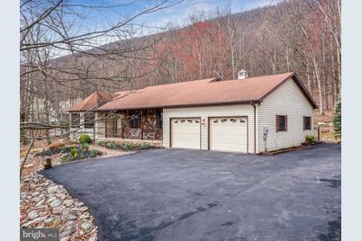 1077 Parkside Drive, Berkeley Springs, WV 25411 - Photo 1