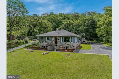 9 S Laurel Avenue, Berkeley Springs, WV 25411 - Photo 1