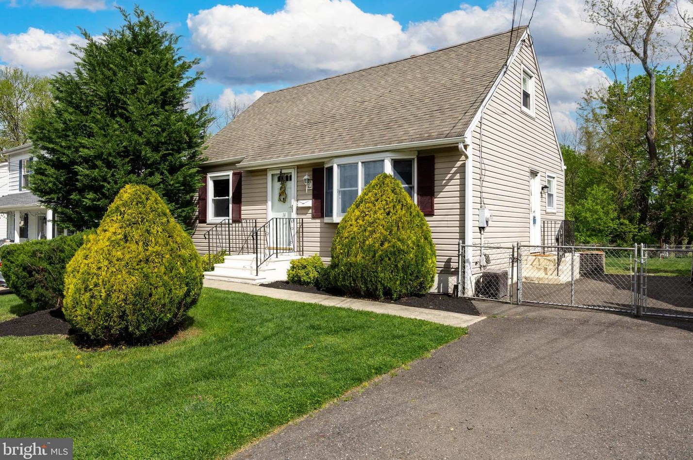 14 Longwood Dr, Trenton, NJ 08620-2415