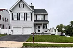 2 Oxford Ct, Kendall Park, NJ 08824 - Photo 1