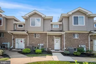 38 Marina Vw Dr, Sewaren, NJ 07077 - Photo 1