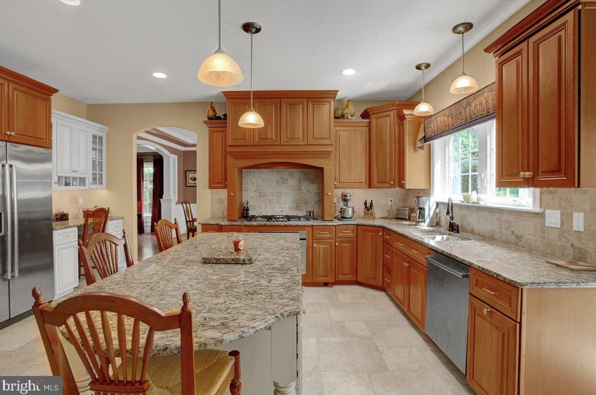 649 Madison St, Hummels Store PA 19540-1104 exterior