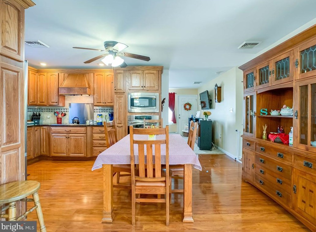 30 Sugarmaple Ln, Levittown PA 19055-2005 exterior